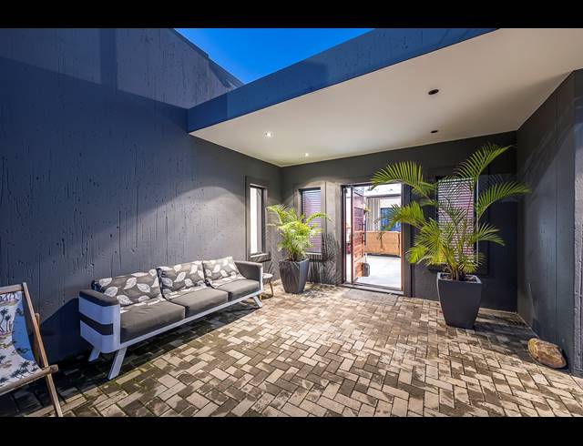 5 BEDROOM HOUSE FOR SALE IN ISLAND VIEW
